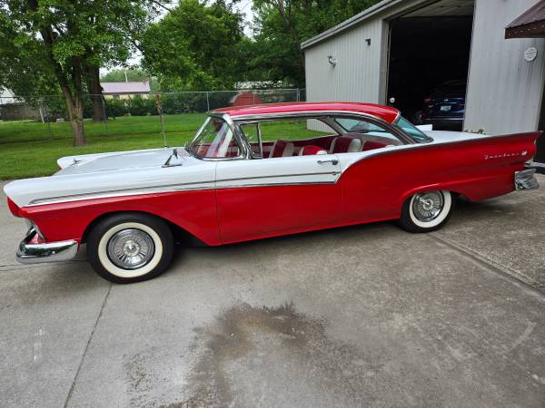 1957 Ford Fairlane 500 - $22,900 (Urbana)63625037570689121