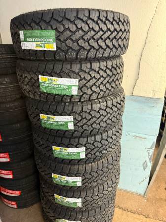 31/10.50/15 TBB LT At Tires Installed And Balanced/ Instaladas Y Balan 1