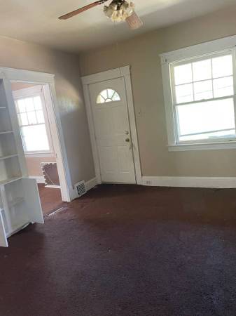 $700 / 2br - 800ft2 - 2 BEDROOM APT $700 East 140th by Lake Shore Blvd (North Collinwood- Lake Shore East 140th st)63939131753602122