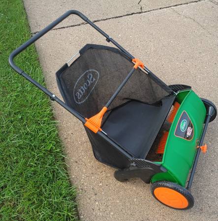 Scotts Push lawn sweeper 1