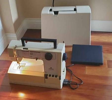 HUSQVARNA VIKING 150 SEWING MACHINE WITH CASE 1