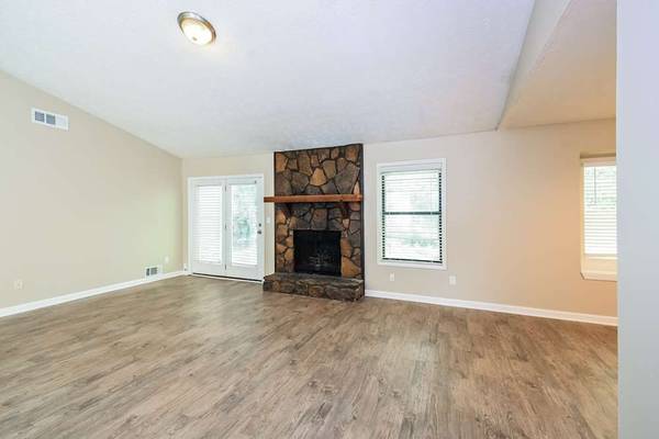 $1,275 / 3br - 1595ft2 - Spacious 3 bedroom available in Marietta (Marietta)64045869156227121