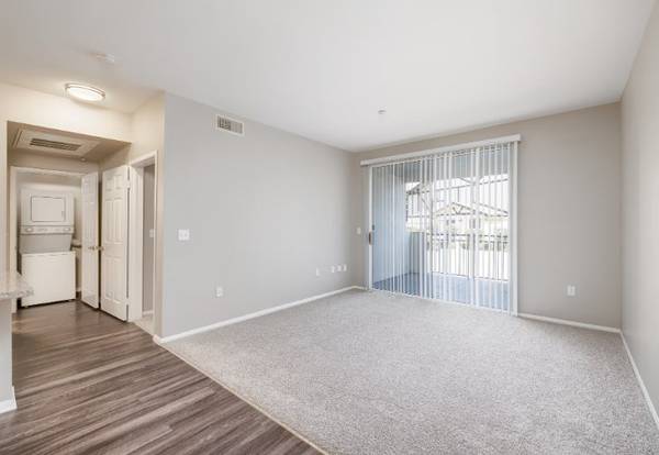 $3,243 / 1br - 810ft2 - Calefacción y aire acondicionado central, pisos de estilo madera, eventos para residentes (University City)63663836613121122