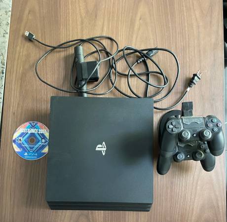 PS4 with 2 controllers free camera 1