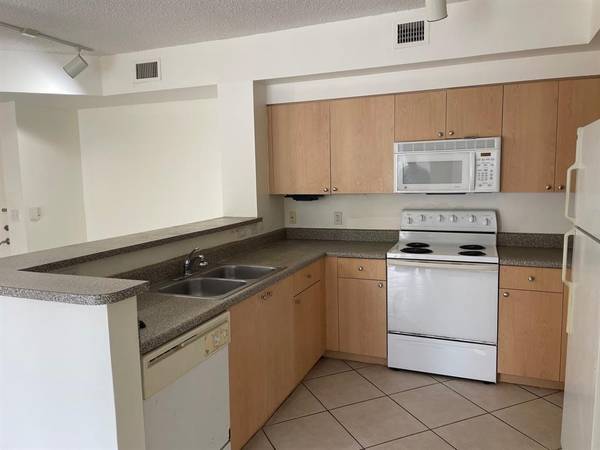 $1,975 / 2br - Magnificent 2/2 for rent at Tamarac (Tamarac)64049280751491120