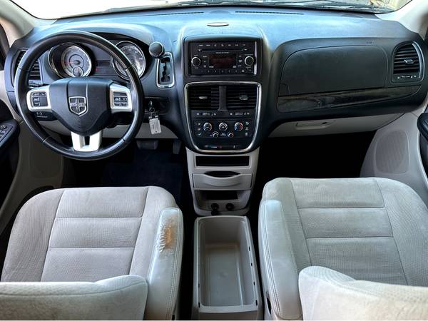 2016 DODGE GRAND CARAVAN - ¡ASIENTOS EN TERCERA FILA! - $7,500 (San Diego)63616026945281123