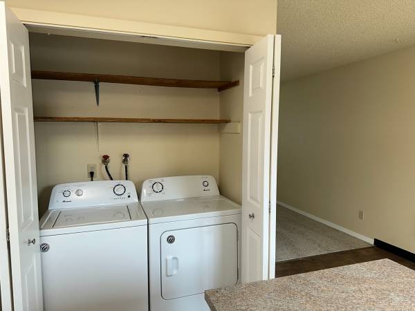 $1,699 / 2br - 775ft2 - Confort de un solo nivel, completamente actualizado | Lavadora/Secadora | ¡AGUA, BASURA Y GAS PAGADOS! (Milwaukie)63777340854659122