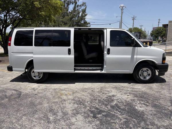 2020 Chevrolet Express LS - Photo 7