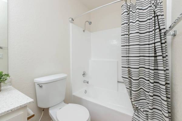 $1,979 / 1br - 628ft2 - Lavadora y Secadora en Casa, Áreas de Picnic, 1 dormitorio (18414 W. Jakes Way, Canyon Country, CA)63840114989953124