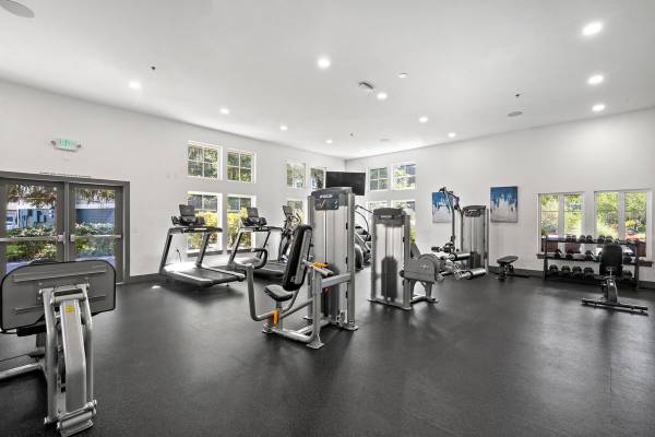 $2,014 / 2hab - 898ft2 - Interiores Impecablemente Renovados, Canchas de Baloncesto Cubiertas y al Aire Libre63850642322177121