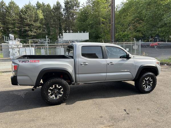 2021 Toyota Tacoma Double Cab SR5 TRD Off Road 4WD --Clean title-- - $37,995 (kirkland)63613934959363123