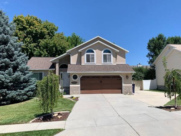 4 Br. 3.5 Ba. Two master suites on quiet street 1