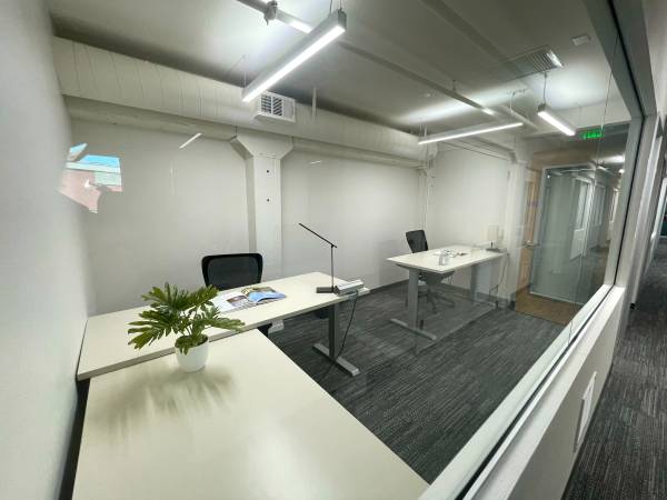 35% OFF! 🧊 Cool Modern Workspace — *No Drama. Just Focus.* 😌 1