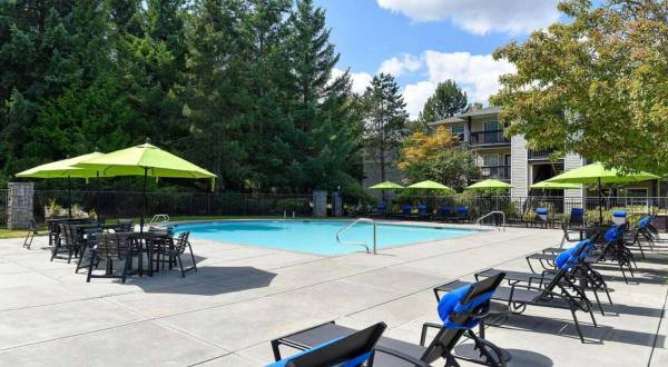 $2,975 / 3br - 1102ft2 - Lush, Garden-Style Landscaping - Peaceful, Green Surroundings (Bothell)63808131333379121