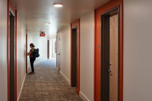 $1,263 / 1br - 500ft2 - Situated in Portland!, Elevator, 1 BD (6520 N Salem Ave, Portland, OR)64039061525635122