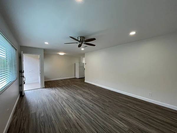 $1,250 / 2hab - 995ft2 - “Unidad reformada de estilo en una comunidad tranquila junto a la playa”64037218227203121