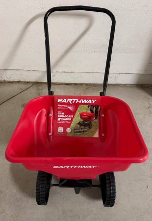 Earthway 65 lb Broadcast Spreader 1