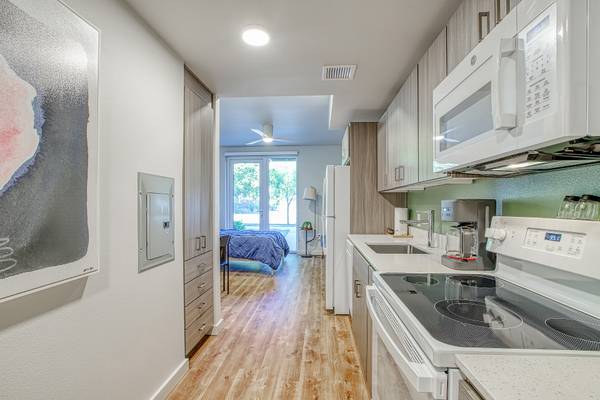 $1,425 / 2hab - 751ft2 - Gestión en el lugar, 2/hab 1/BA, Ubicado en Portland (928 NE 162nd Ave, Portland, OR)63842023419265124