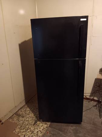 FREE Working Refrigerator (Somerville)63892692149379121