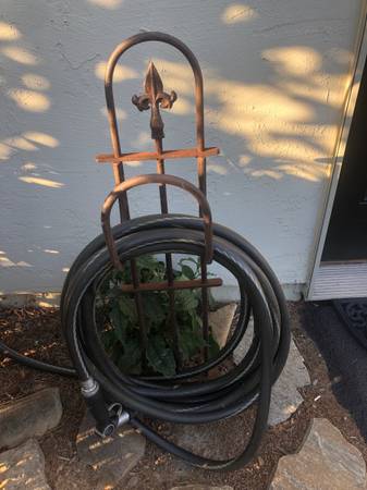 WROUGHT IRON HOSE HOLDER w/ Fleur-de-lis, 48" h (georgiapeach) 1