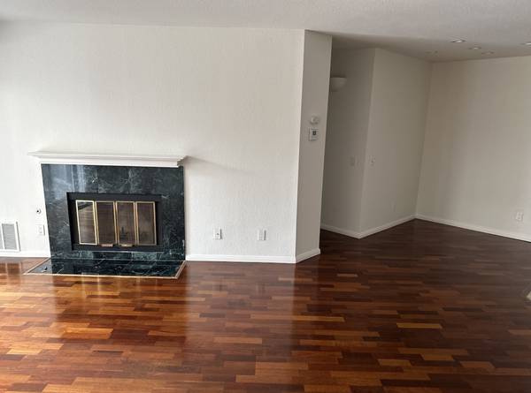 $2,750 / 2br - 1046ft2 - Fashion Valley 2Br/2Ba Condo with 2 car garage @ City Scene for just $ (San Diego, Fashion Valley, Mission Valley)63933250529795123