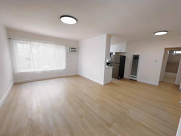 $2,095 / 1br - 825 N Harvard Blvd. #8-Top Floor, New Renovation, Spacious! (East Hollywood)63774527532163120