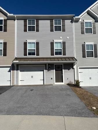 $1,995 / 3br - Harrisburg Area Townhome with Finished Basement & Open Layout64010158445697120
