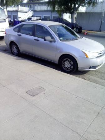 Ford Focus 2010 - $3,200 (richmond / point / annex)63624193290883124