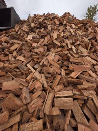 Hardwood mix split seasoned firewood cords 1