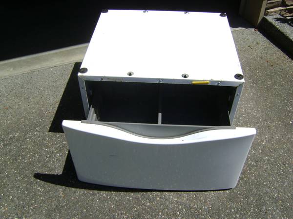 Washer or Dryer Pedestal - $40 (South Lake Whatcom)63435780758531121