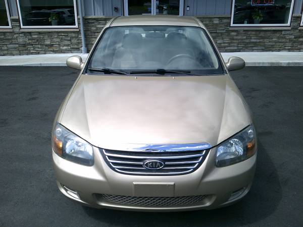 Kia Spectra con pocos kilómetros, ventanas eléctricas, bloqueos, etc. **Garantía de 1 año**** - $3.995 (**Garantía nacional válida por 1 año/12.000 km**)63437555628675121