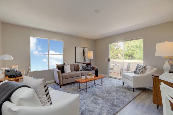 $2,799 / 2br - 1049ft2 - 2BR Townhome with Washer/Dryer Included- Tour today ! (18005 W. Anne's Circle, Los Angeles, CA)63912983694466122