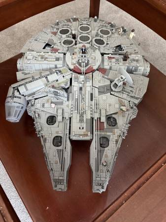 Lego Halcón Milenario 75192 y mesa con tapa de vidrio - $725 (Ridgefield)63471463666819123