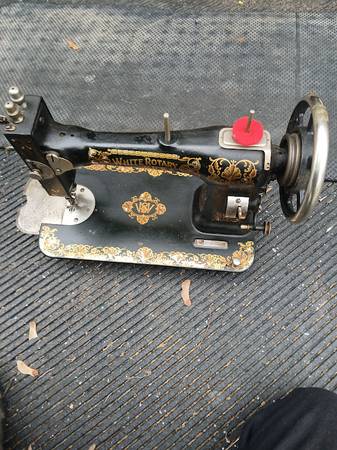 WHITE FAMILY ROTARY SEWING MACHINE 1