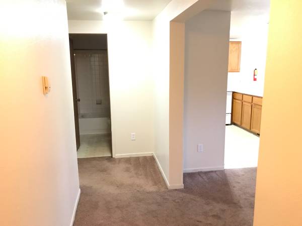$1,799 / 2br - 1008ft2 - Huge 2 bedroom 1 bath! (Anchorage - Russian Jack Park)64014169628545121