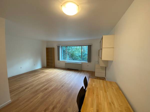 $1,775 / 527ft2 - Estudio Grande, Soleado y Tranquilo en Último Piso (Cleveland Park Metro)63822293276931122