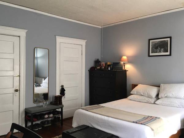 $800 / 4br - 1 Room Available October 1st in 4 Bedroom Apt. in Washington Square! (Brookline)63869887947137122