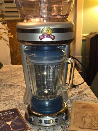 Margaritaville Key West Frozen Concoction Maker with XL Ice Reservoir 1