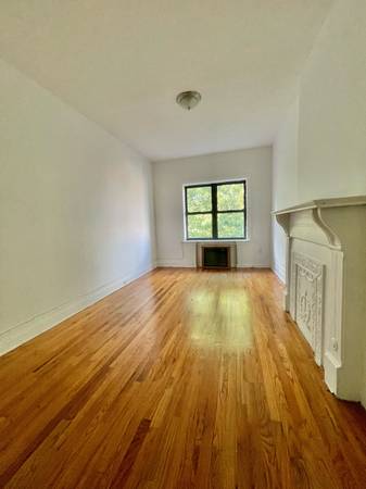 $3,799 / 4br - Spacious 4 Bed w/ Skylight in Crown Heights | 851 Lincoln Pl - $3,799 (Crown Heights)63788409028355121