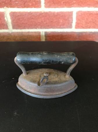 Antique Small Sad or Flat Iron 1