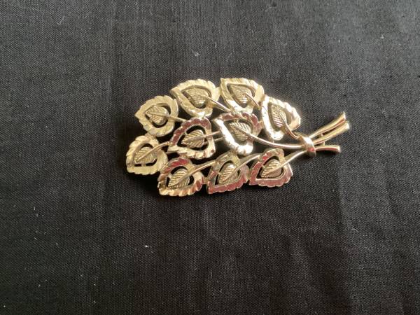 Vintage leaf pin fall brooch signed Coro 1
