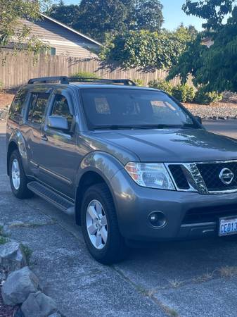2008 Nissan Pathfinder SE 4x4 3rd row SUV - $6,000 (lakewood)63474636011907121