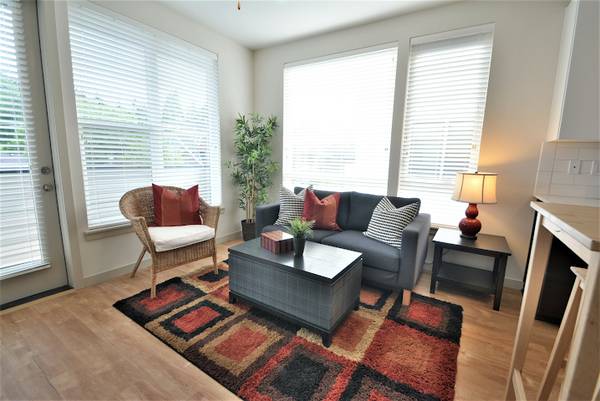 $1,250 Ideal Studio with Deck Rent Ready at Urbanaire! (SE Portland, Belmont, Buckman)63615696007683123