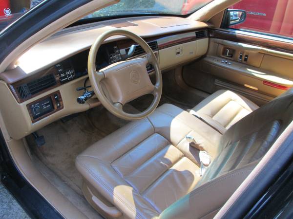 CADILLAC DEVILLE NEGRO 1994 - $8,900 (ROSWELL)63620642360193124