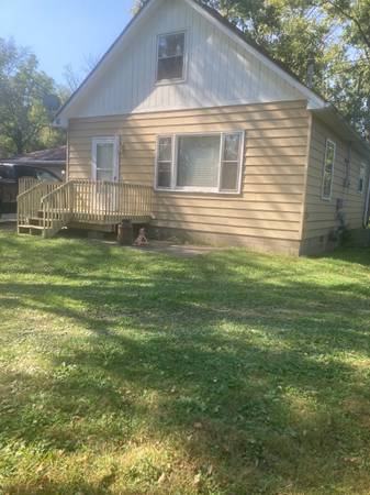 $240,000 / 2br - 1100ft2 - SS in town acreage 2.3 acres 2bed 1 bath built 86 and inground pool (Des moines)64308587037954124