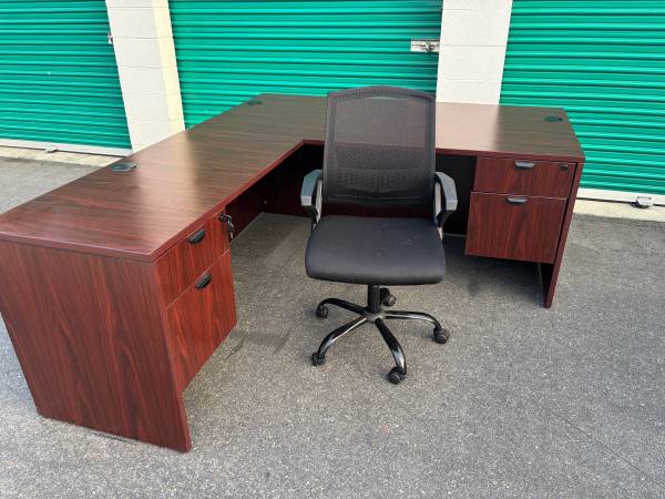 Uline L shaped Cherry Wood Desk $200 free delivery 1