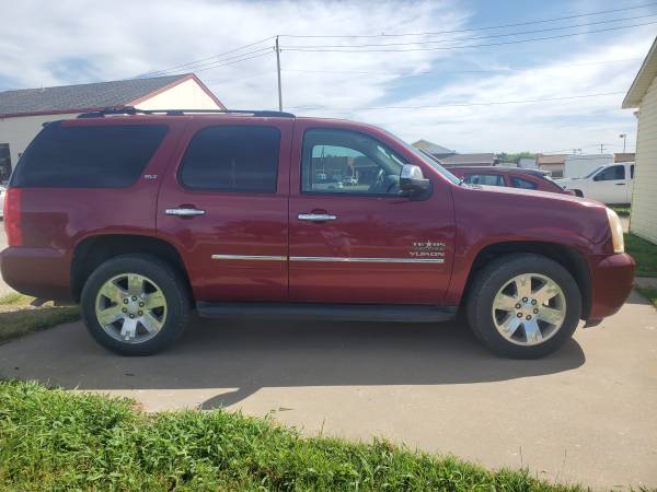 2011 GMC YUKON 1