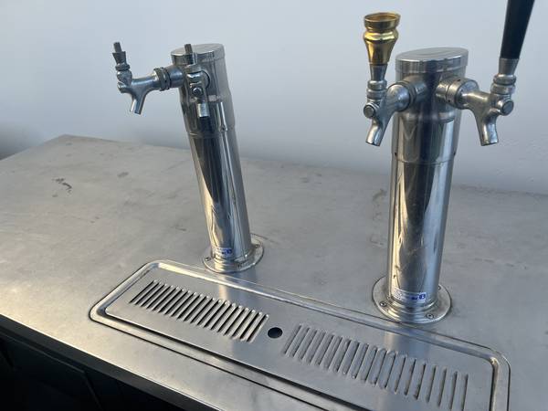 Kegerator & Fridge Set - $2,50063471083004803124