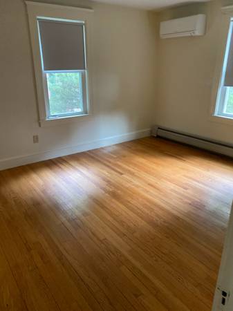 $1,900 / 2br - 1000ft2 - 2 Bedroom Florence Center, Straw Ave. (Northampton)64017046640259123
