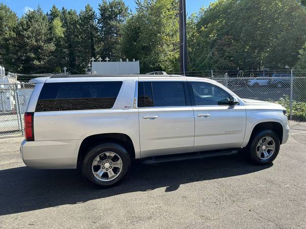2019 Chevrolet Suburban Z71 4WD --Loaded, DVD, Leather, Low Miles-- - $34,950 (kirkland)63617160366593123